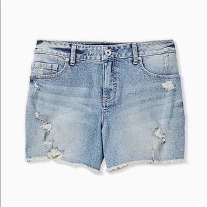 NEVER WORN Torrid Midi Shorts- SIZE 28